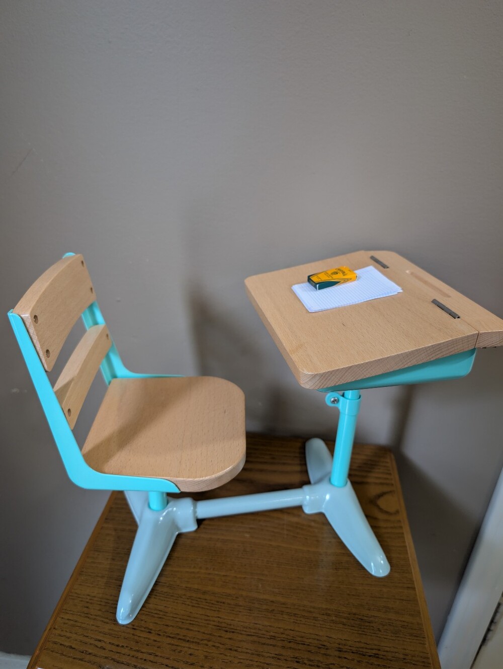 American Girl doll teal metal wooden desk 2019 Maryellen w/Crayons and paper